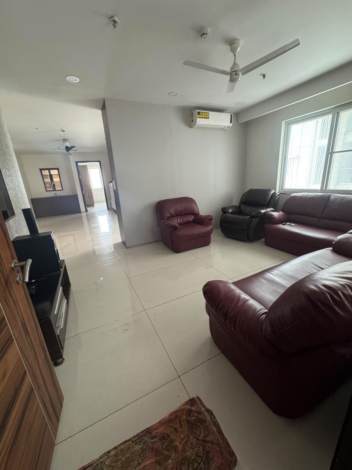 3BHK 3Baths Flat for Rent in Jayabheri The Summit, Narsingi, Hyderabad