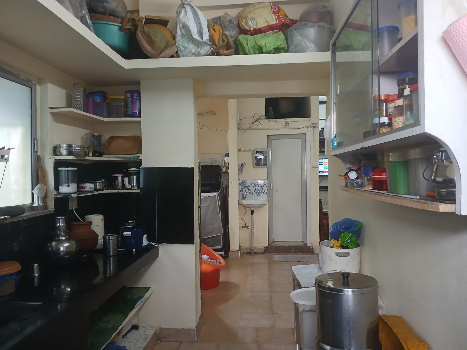 2BHK 2Baths Flat for Rent in Aruna Kiran Residency, Rajbhavan Road, Hyderabad