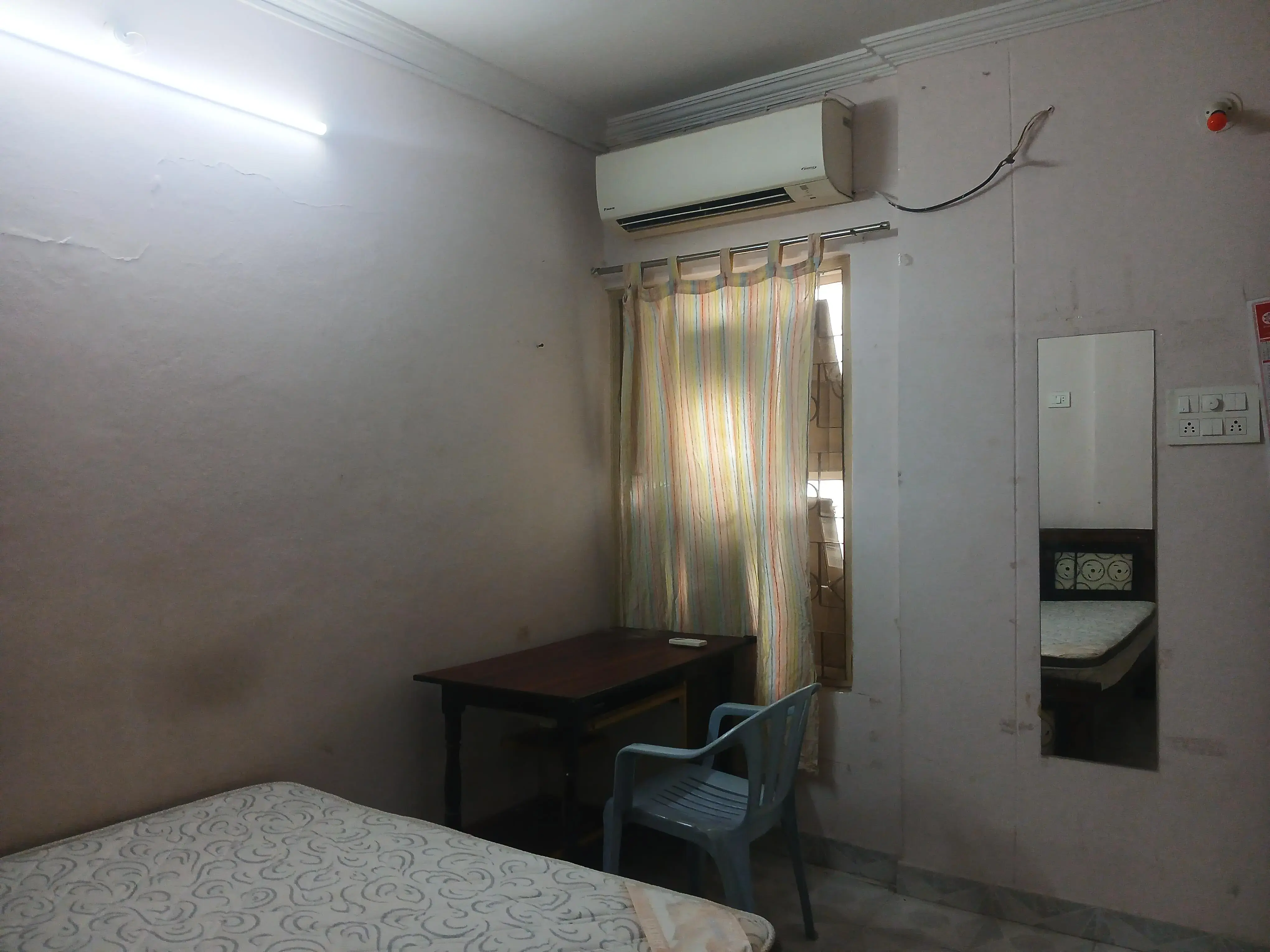2BHK 2Baths Flat for Rent in Keerthiapartment, Old Mumbai Highway, Hyderabad
