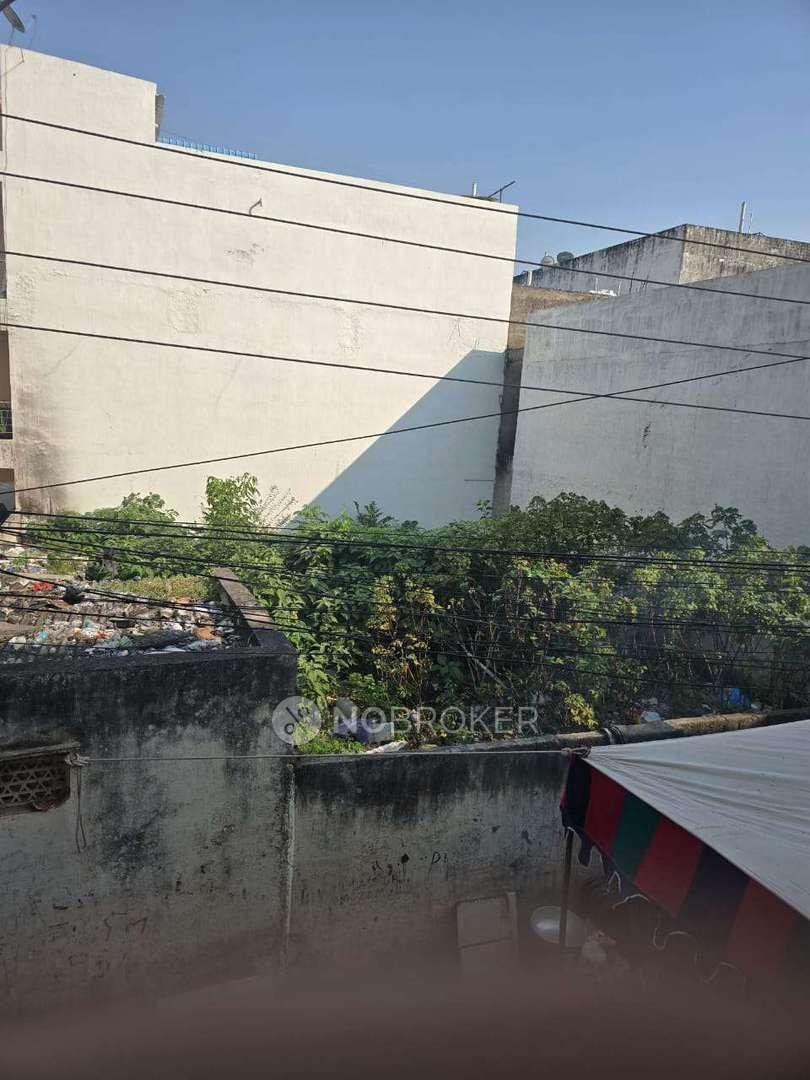 Plot For Sale In Langar Houz near moti darwaza near gmk garden hall