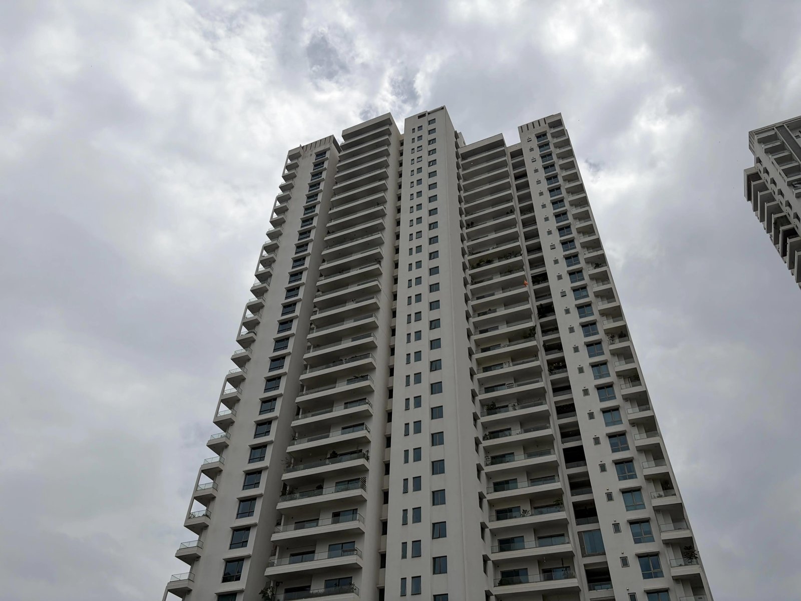 3BHK 3Baths Flat for Rent in Jayabheri The Summit, Narsingi, Hyderabad