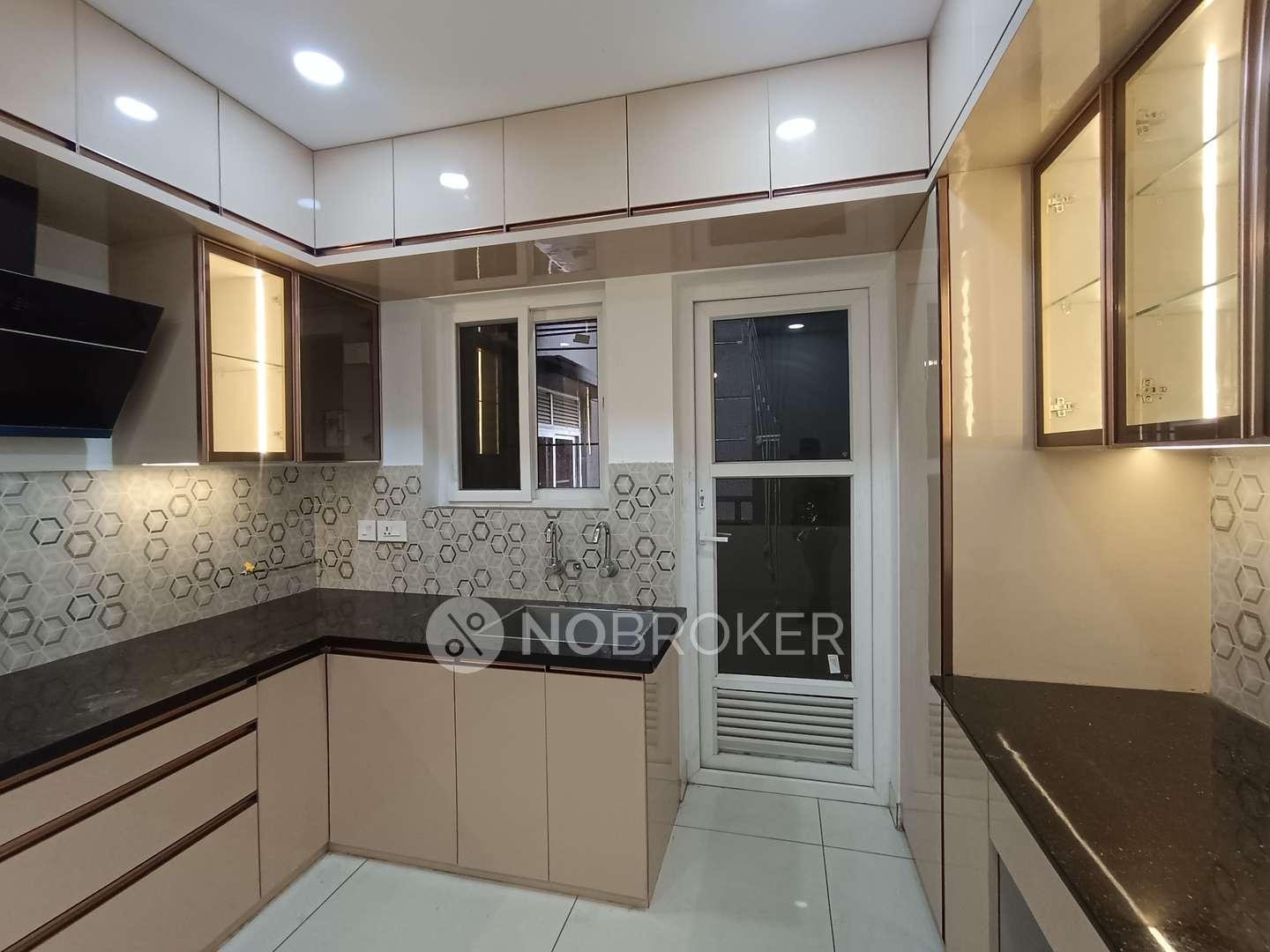 4+ BHK Flat In Aparna Luxor Park for Rent In Kondapur ( 4 Bhk + 1 Servent Room )