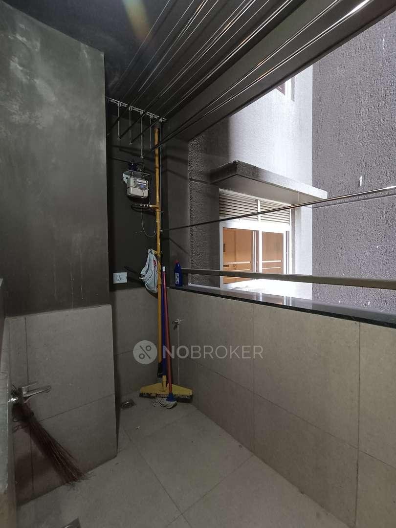 4+ BHK Flat In Aparna Luxor Park for Rent In Kondapur ( 4 Bhk + 1 Servent Room )