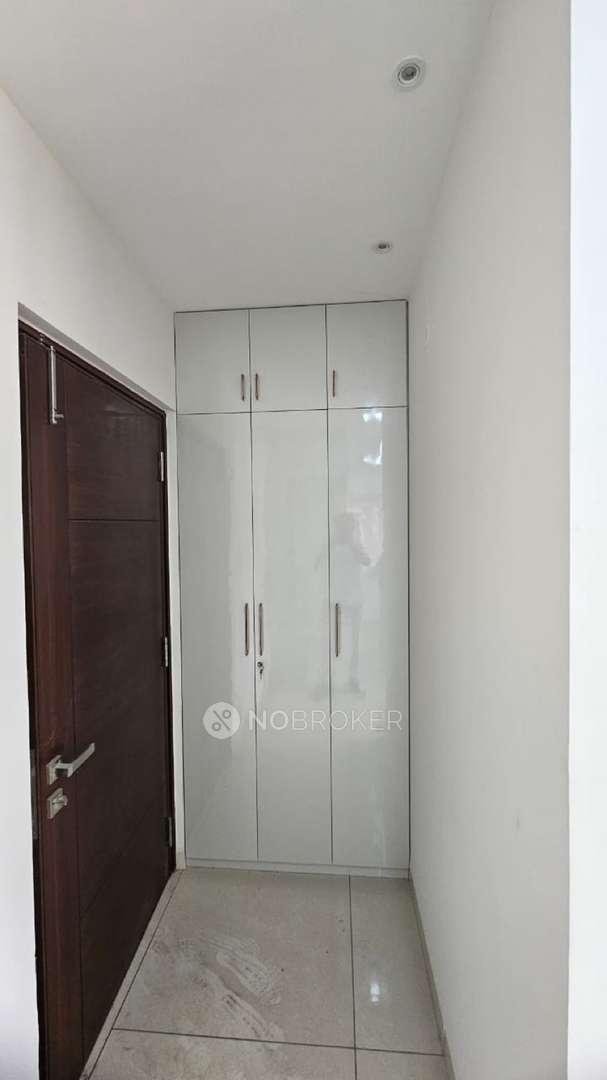 4+ BHK Flat In Aparna Luxor Park for Rent In Kondapur ( 4 Bhk + 1 Servent Room )
