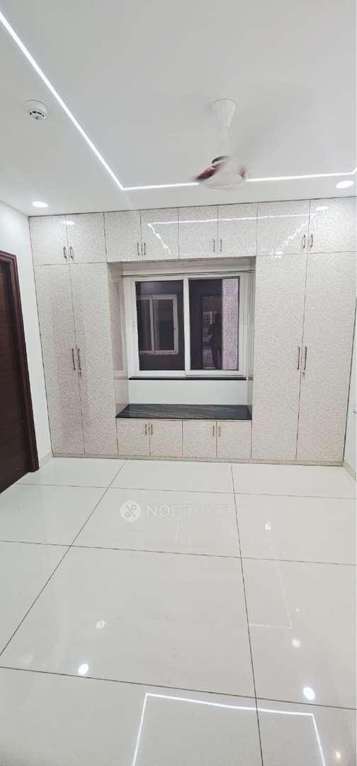 4+ BHK Flat In Aparna Luxor Park for Rent In Kondapur ( 4 Bhk + 1 Servent Room )