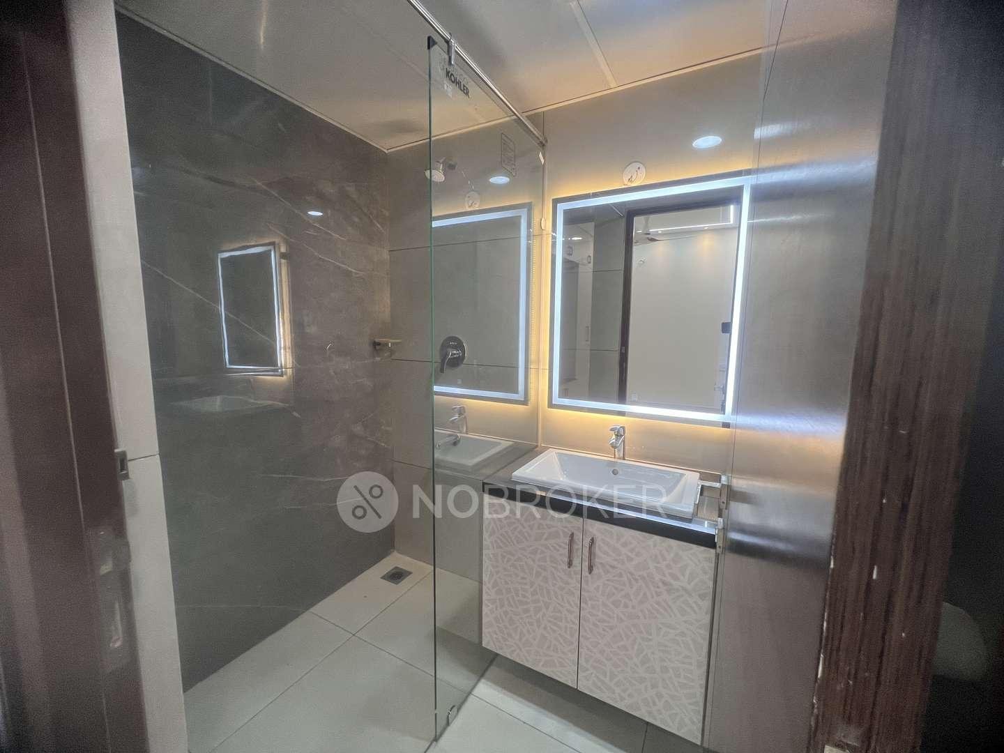 4+ BHK Flat In Aparna Luxor Park for Rent In Kondapur ( 4 Bhk + 1 Servent Room )
