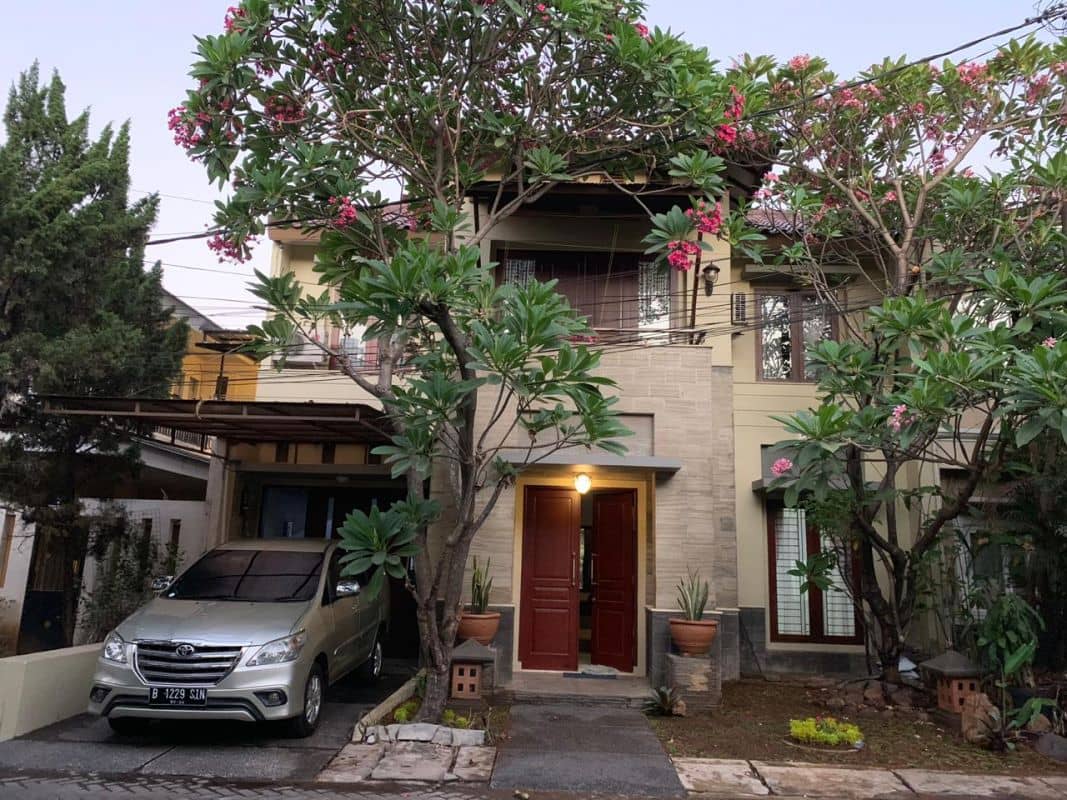 2 Floor house in Compound mumbai