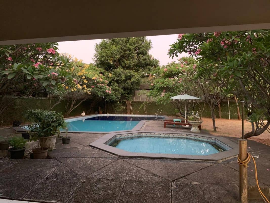 2 Floor house in Compound mumbai